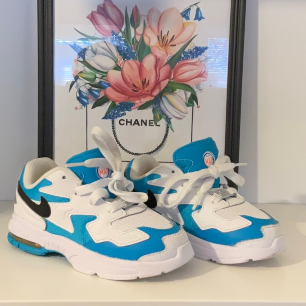 Air Max 2 Light silhouette